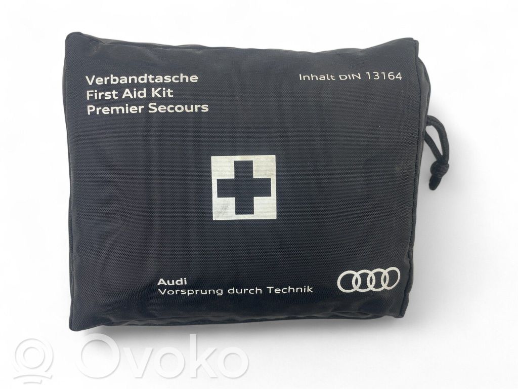 Audi Q3 F3 Vaistinėlė 