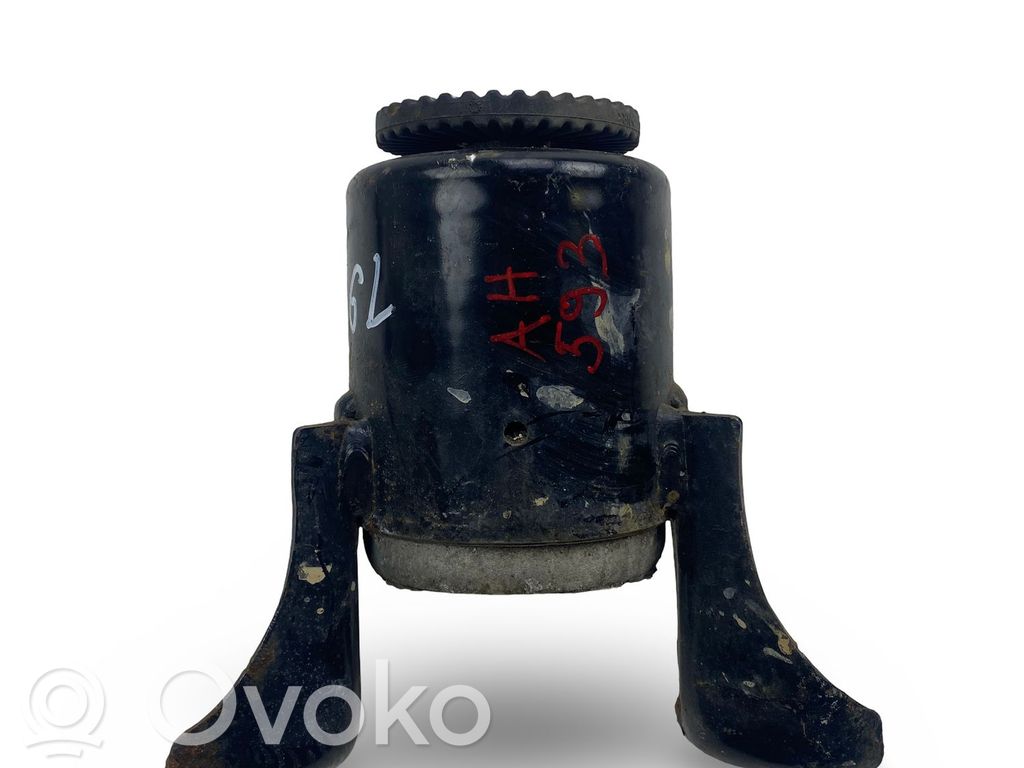 Engine mount bracket   8V516F012AH