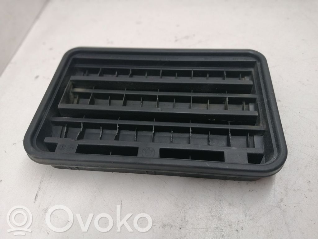 Quarter panel pressure vent   64226962293,6962293,102103104