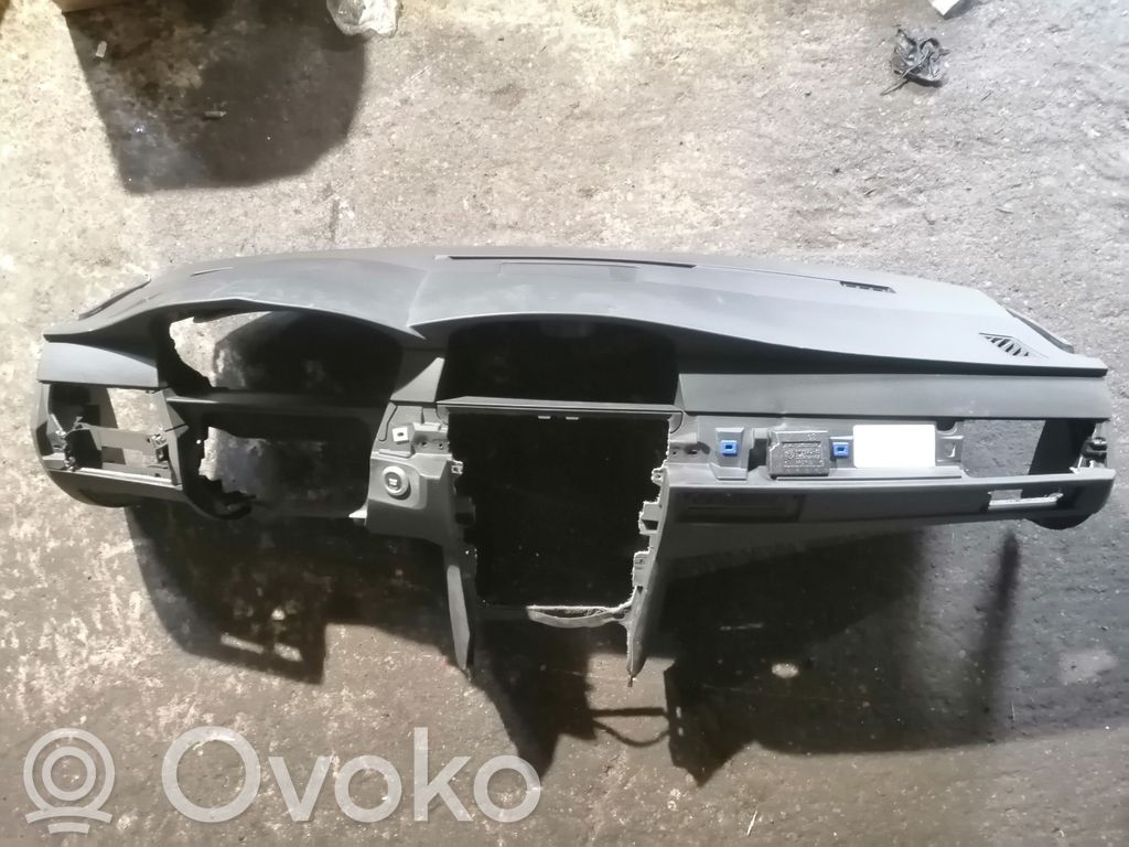 BMW 5 E60 E61 Panelė 