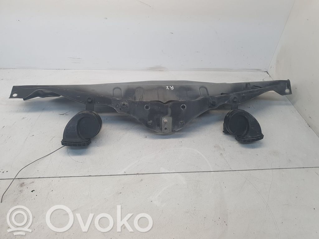 Lexus RX 330 - 350 - 400H Radiatoru paneļa augšējā daļa (televizors) 