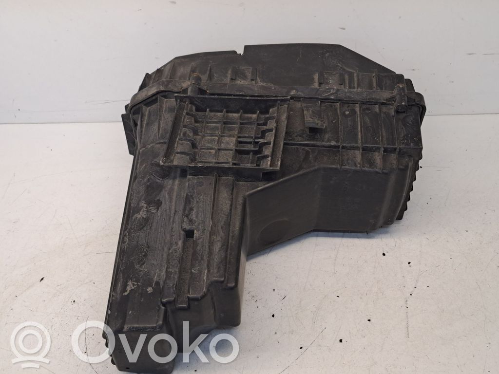 Peugeot 407 Ilmansuodattimen kotelo 