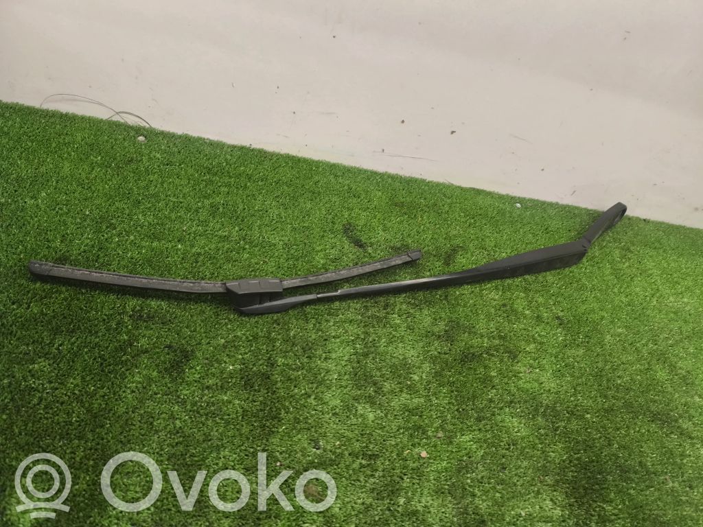 BMW 5 F10 F11 Front wiper blade arm 