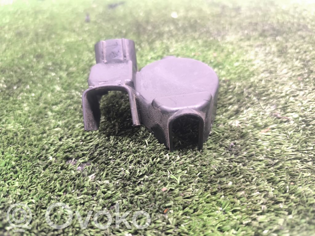 Cable positivo (batería)   61149165547,6114916554701,9165547