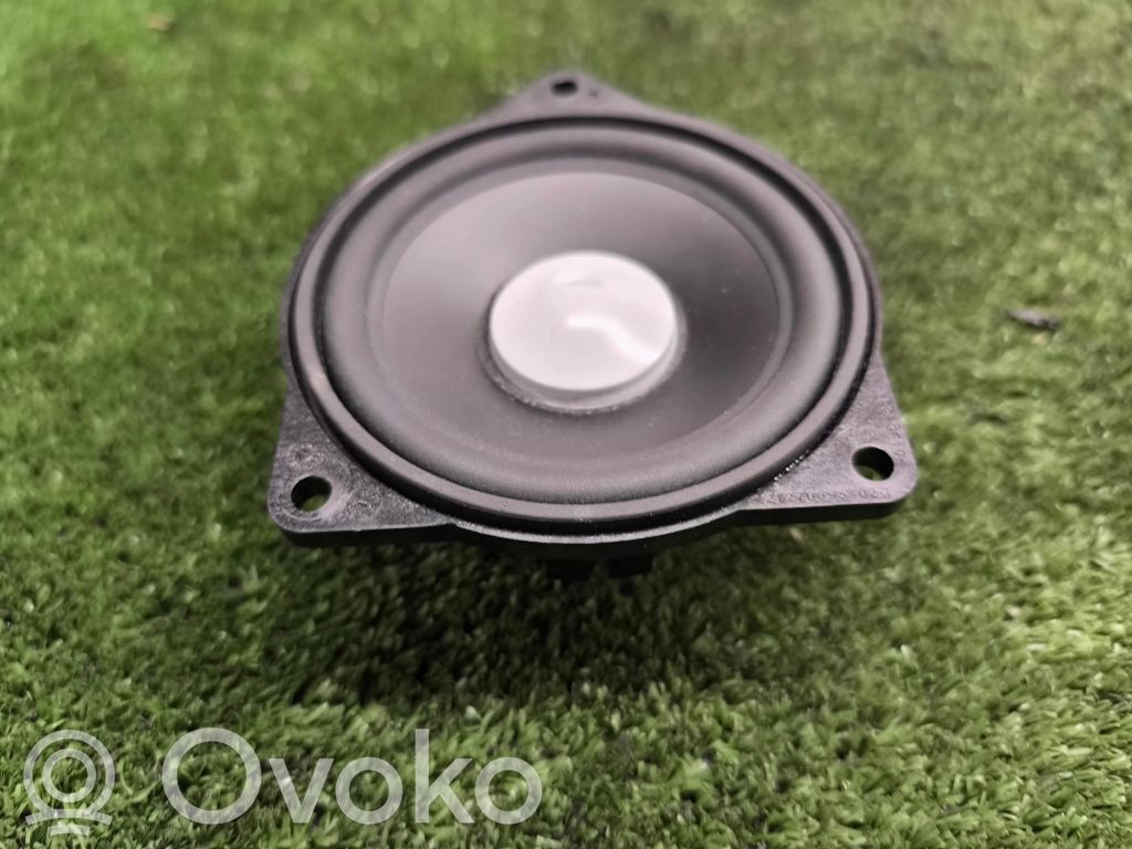 BMW 5 F10 F11 Takaoven kaiutin 