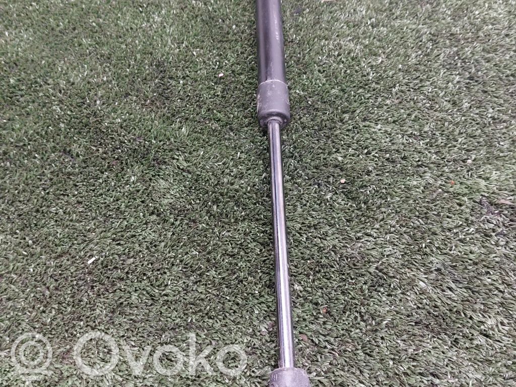 Audi A8 S8 D3 4E Konepellin kaasujousi 