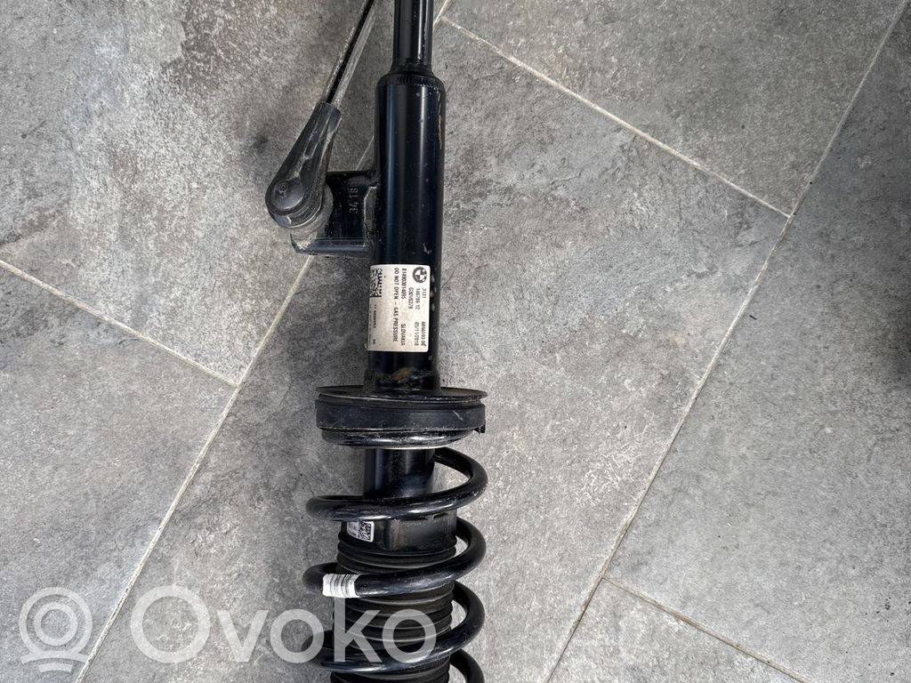 BMW 5 G30 G31 G38 Amortyzator osi przedniej ze sprężyną 