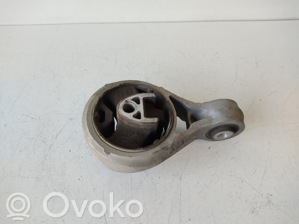 Engine mounting bracket