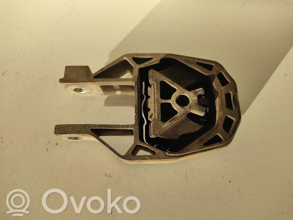Engine mounting bracket