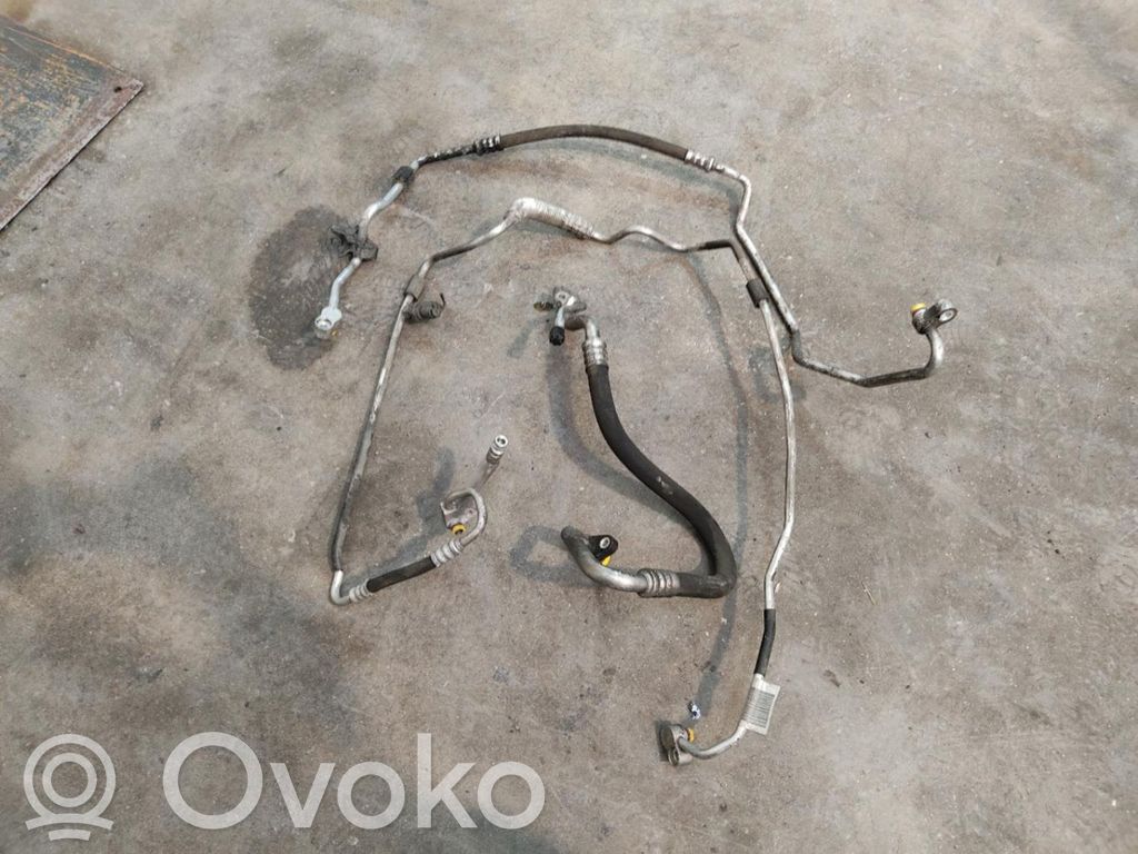 BMW 1 E81 E87 Ilmastointilaitteen putki (A/C) 