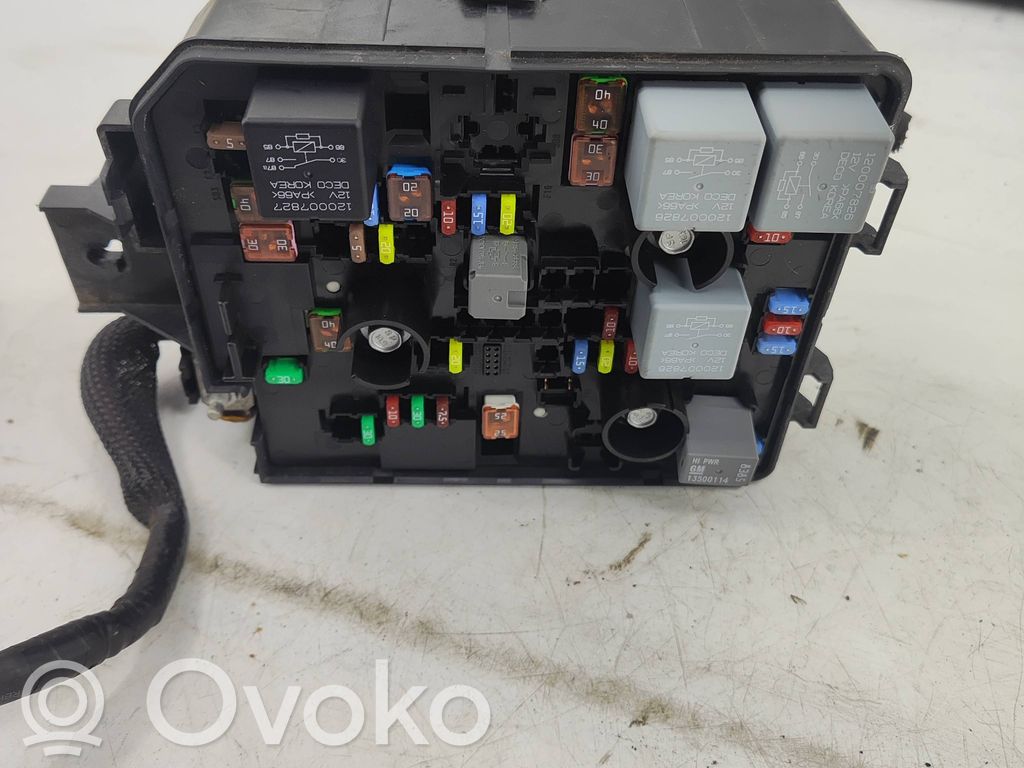 Opel Corsa E Sicherungskasten 