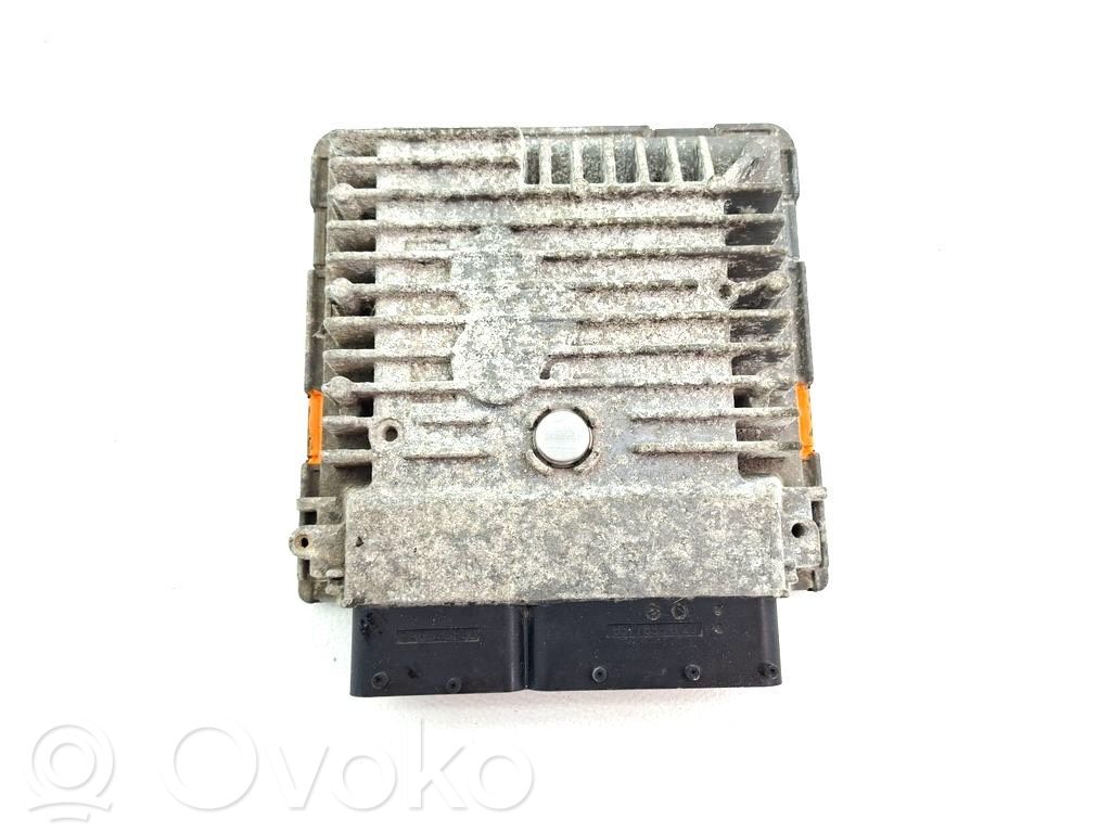 Volkswagen Golf VI Engine control unit/module 