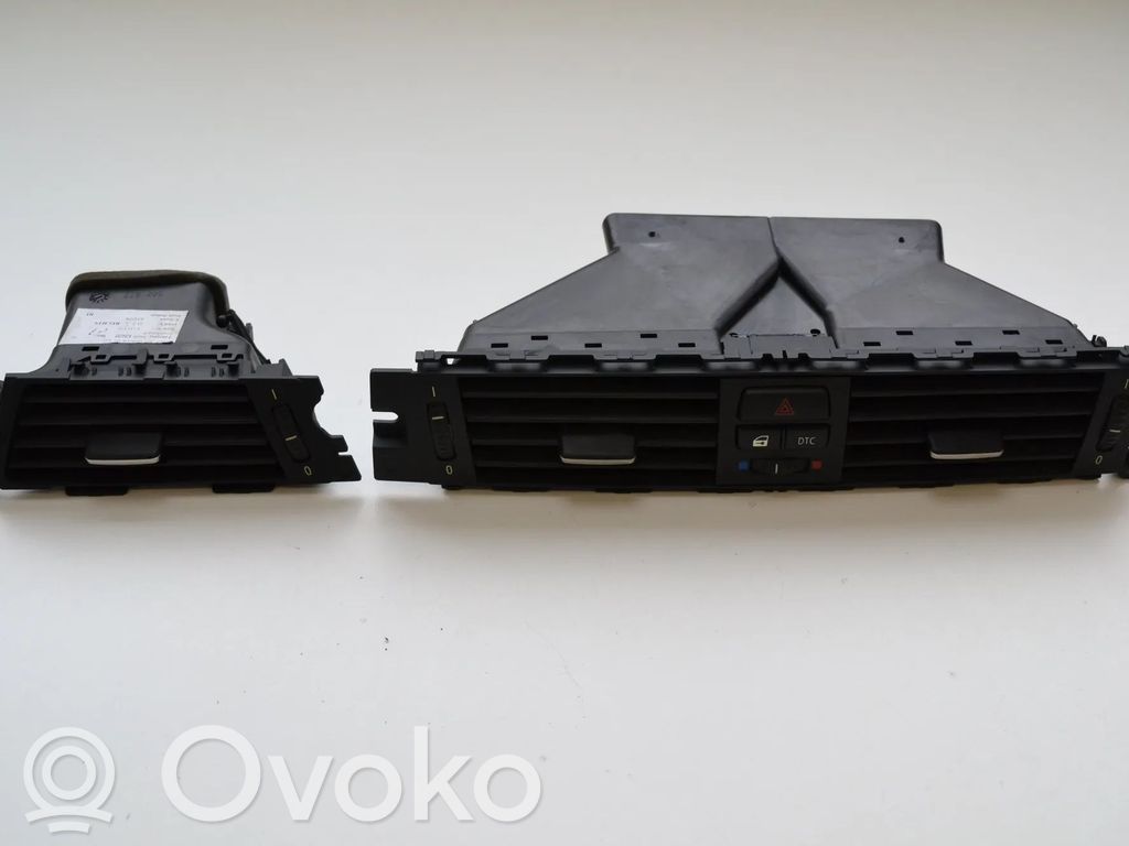BMW 3 E92 E93 Lango oro grotelės 