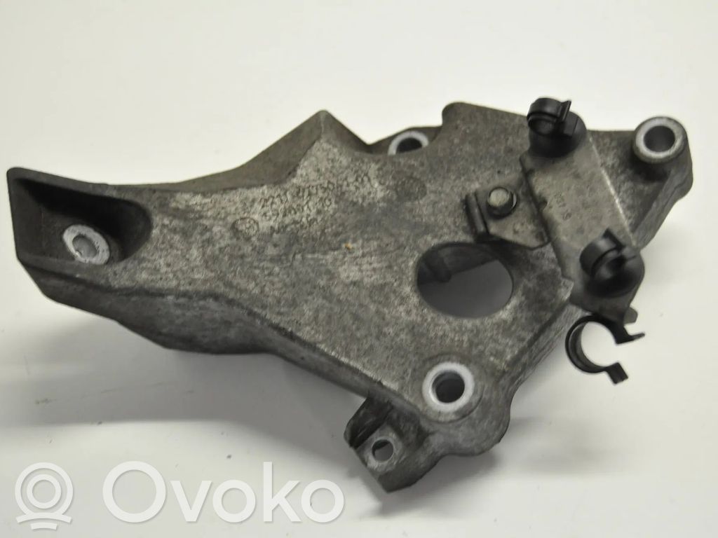 Engine mounting bracket   6775041