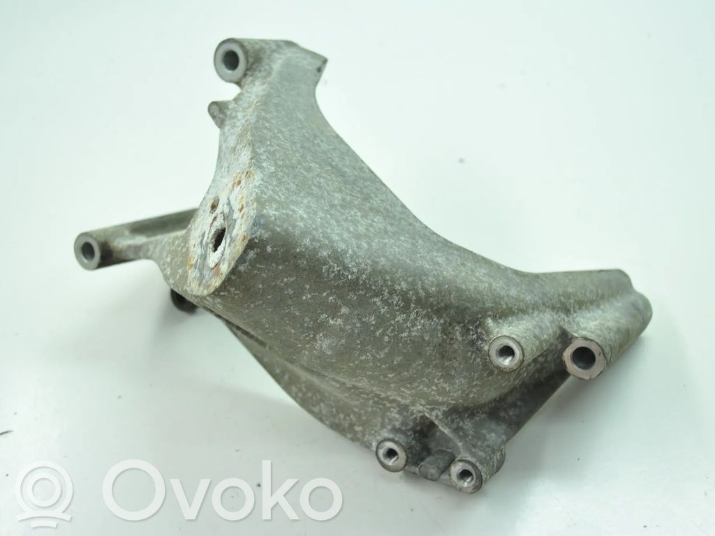 Volkswagen Amarok Engine mounting bracket 