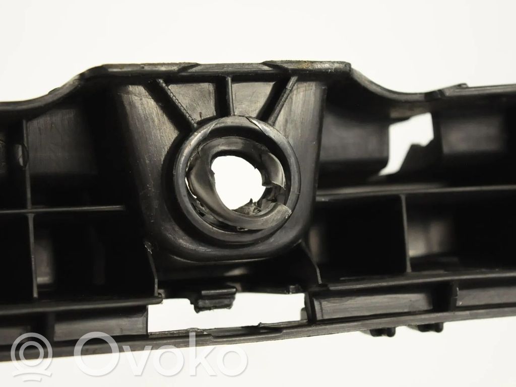 Volkswagen Golf VII Soporte de montaje del parachoques trasero 