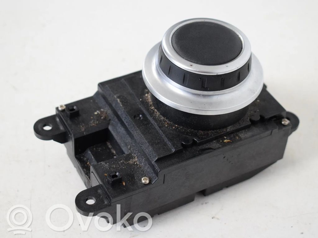 Head unit multimedia control   6944884