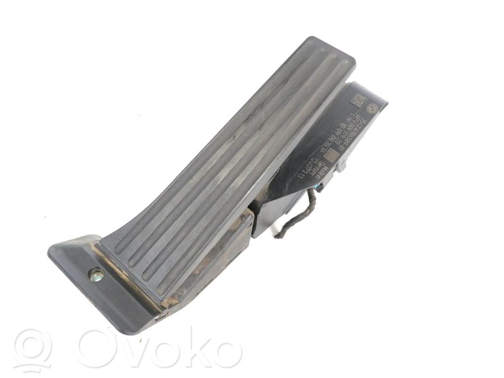 Accelerator throttle pedal   6786589