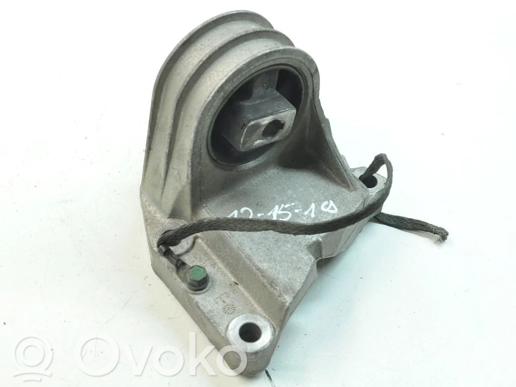 Volvo XC90 Engine mount bracket 