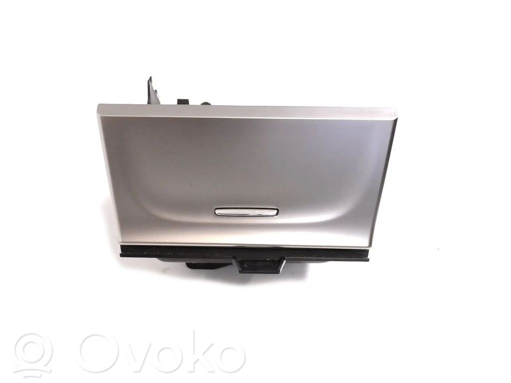 Jeep Grand Cherokee (WK) Handschuhfach 