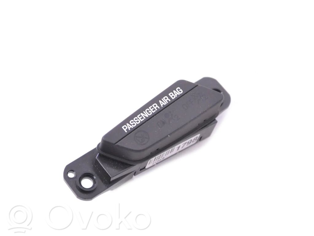 Chevrolet Trax Passenger airbag on/off switch 