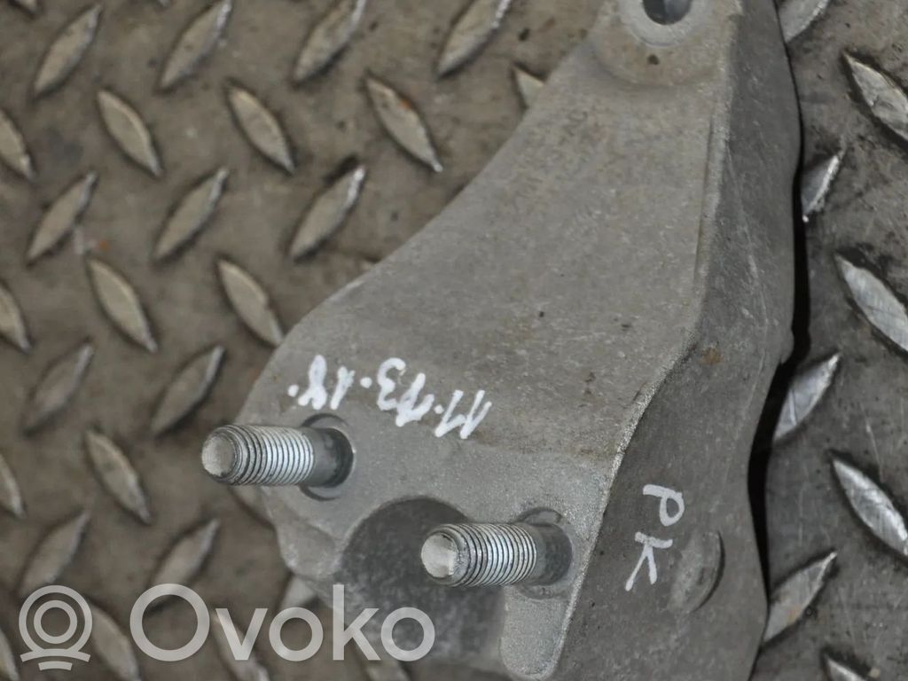 Ford Fiesta Кронштейн крепления двигателя 
