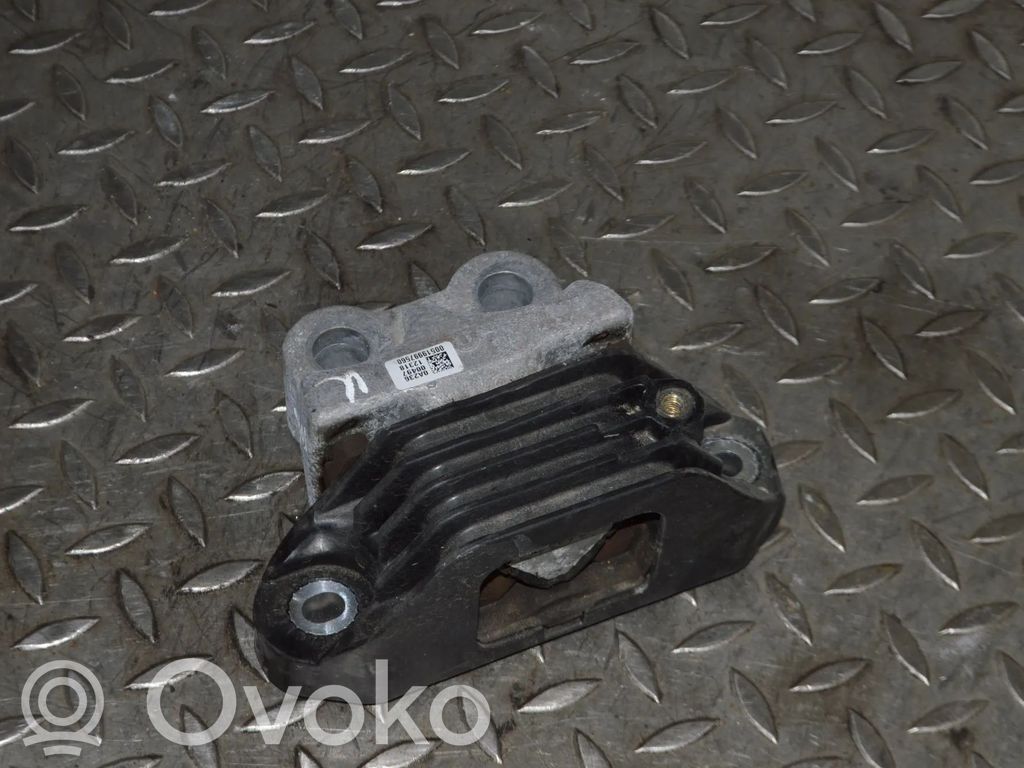 Fiat 500X Engine mount bracket 