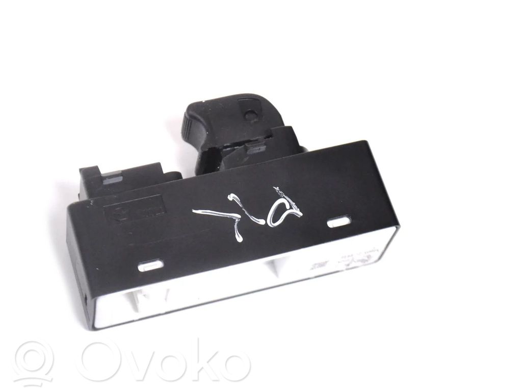 Mazda CX-5 Electric window control switch 