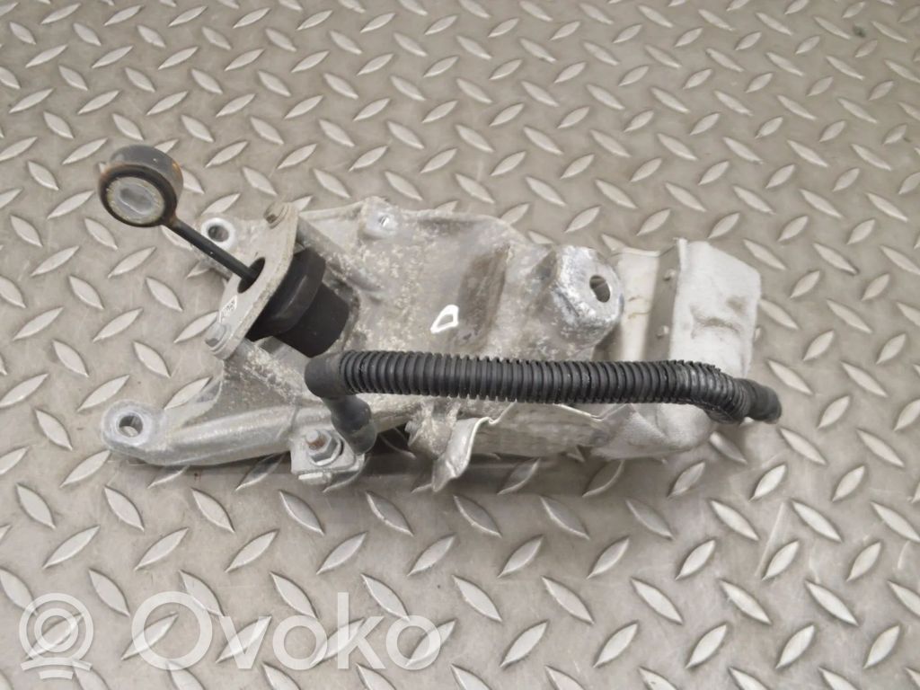 Audi A4 S4 B9 8W Engine mounting bracket 