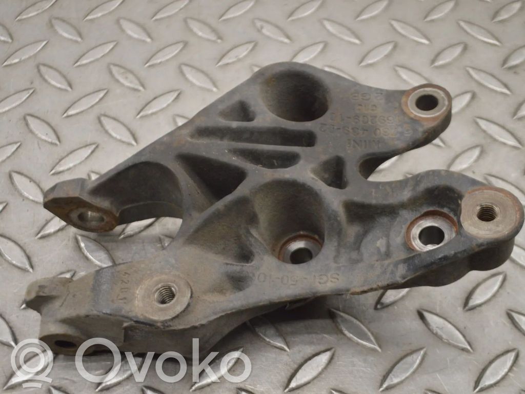 Gearbox mounting bracket   6780439