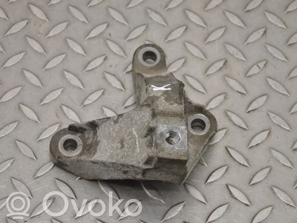 Engine mounting bracket
