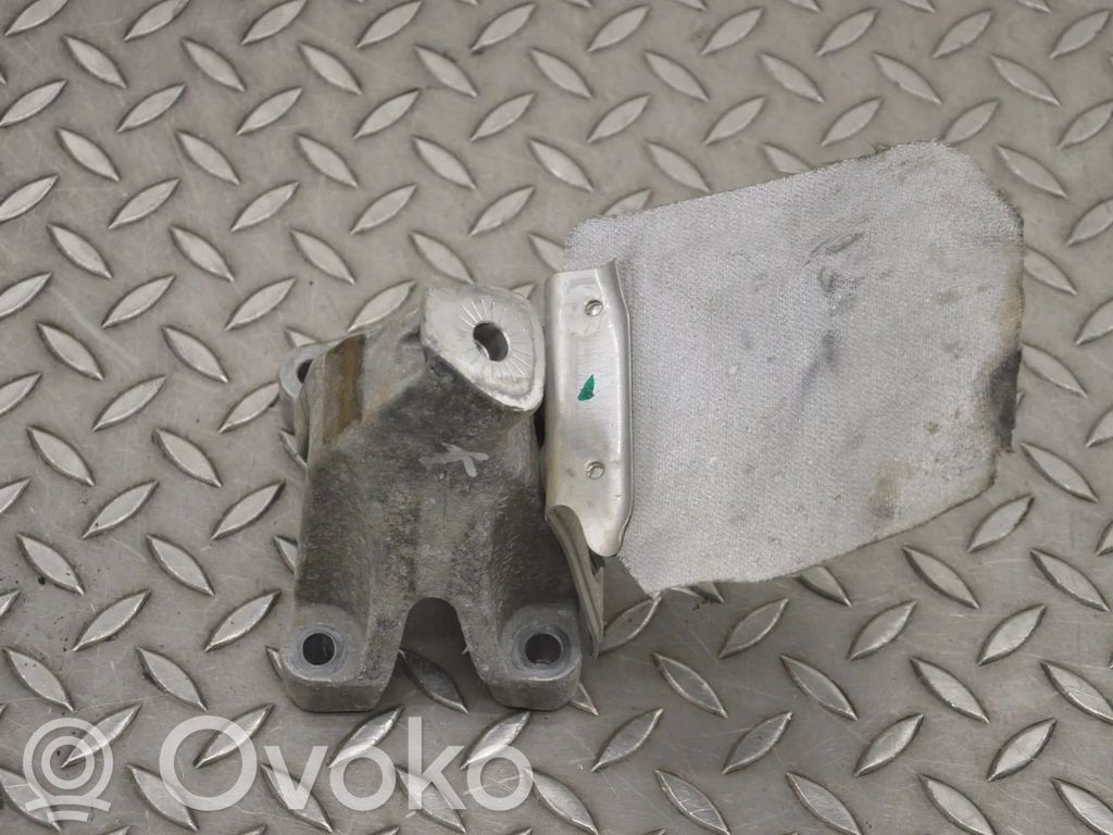 Audi Q5 SQ5 8R Engine mounting bracket 