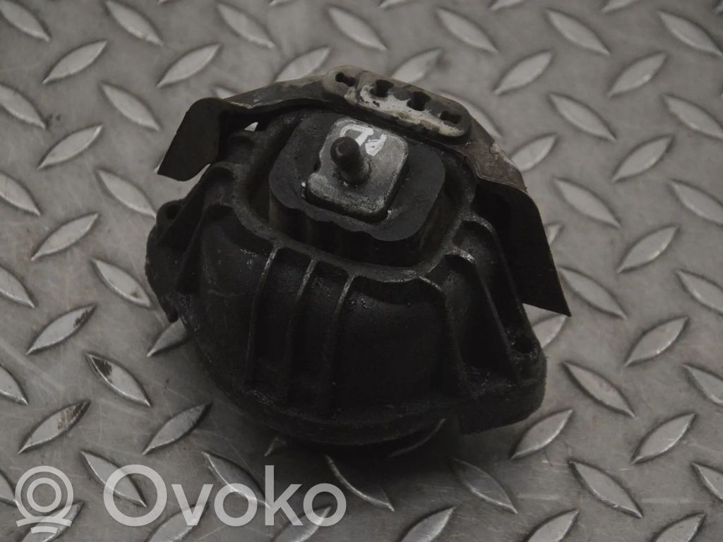 Engine mount bracket   6773744