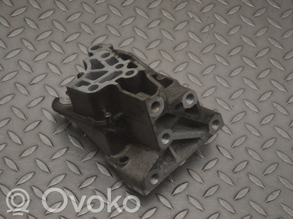 Land Rover Range Rover Evoque L538 Engine mounting bracket 