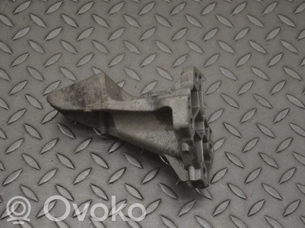 Land Rover Range Rover Sport L494 Engine mounting bracket 