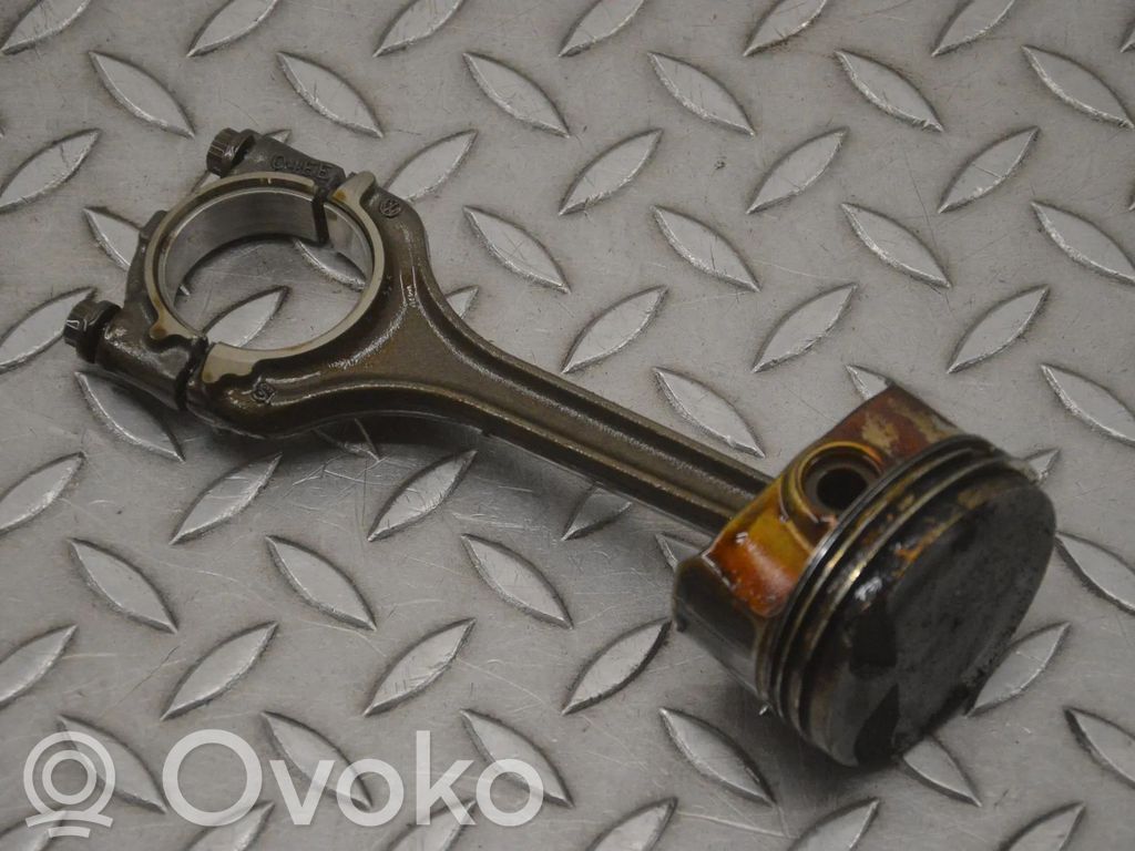 Volkswagen Polo V 6R Piston 