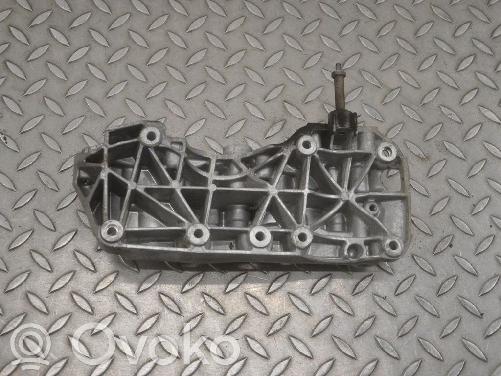 BMW 4 F32 F33 Halterung Klimakompressor 