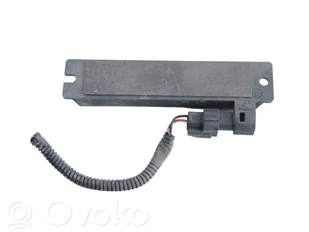 Tesla Model X Antenne des Keyless-Systems 