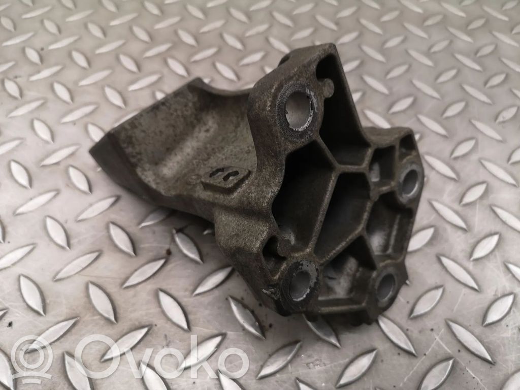 Land Rover Range Rover Sport L494 Engine mounting bracket 