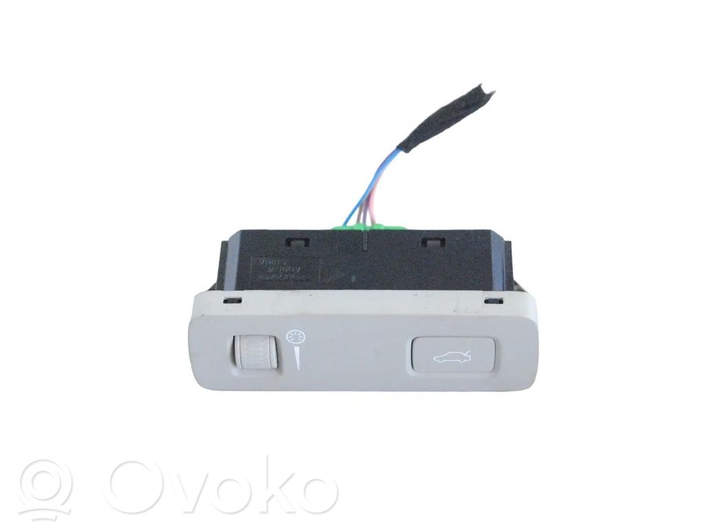 Tailgate/boot open switch button   31394548