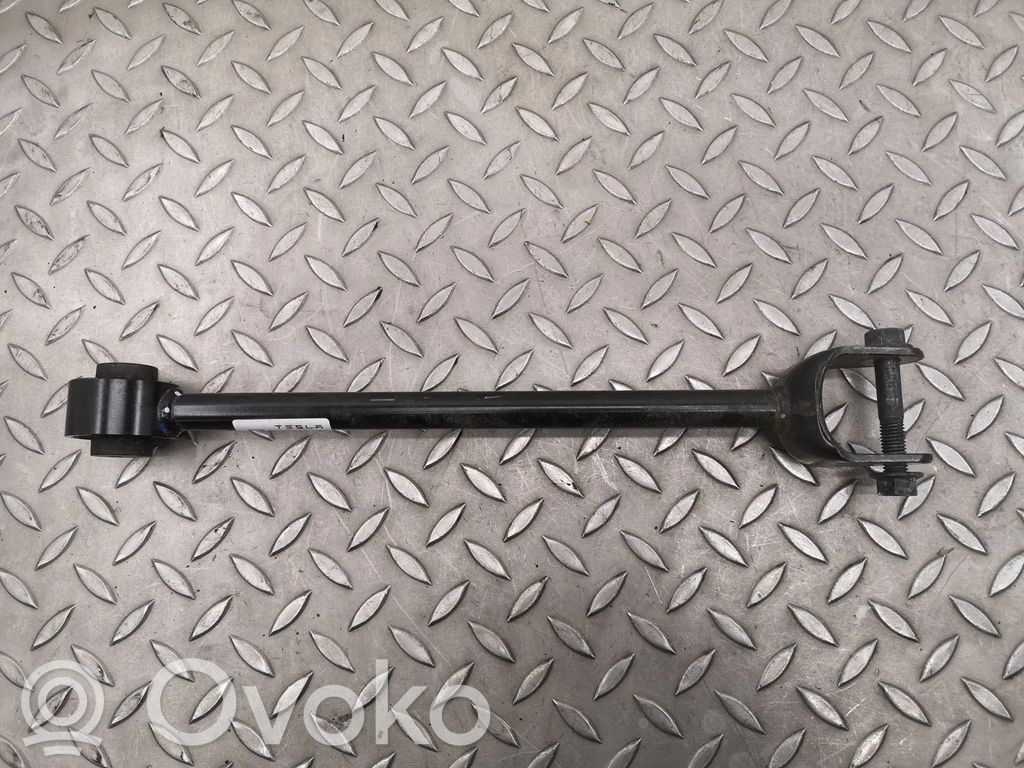 Tesla Model Y Вилы 