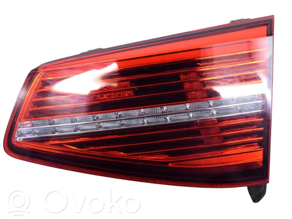 Volkswagen PASSAT B8 Lampy tylnej klapy bagażnika 