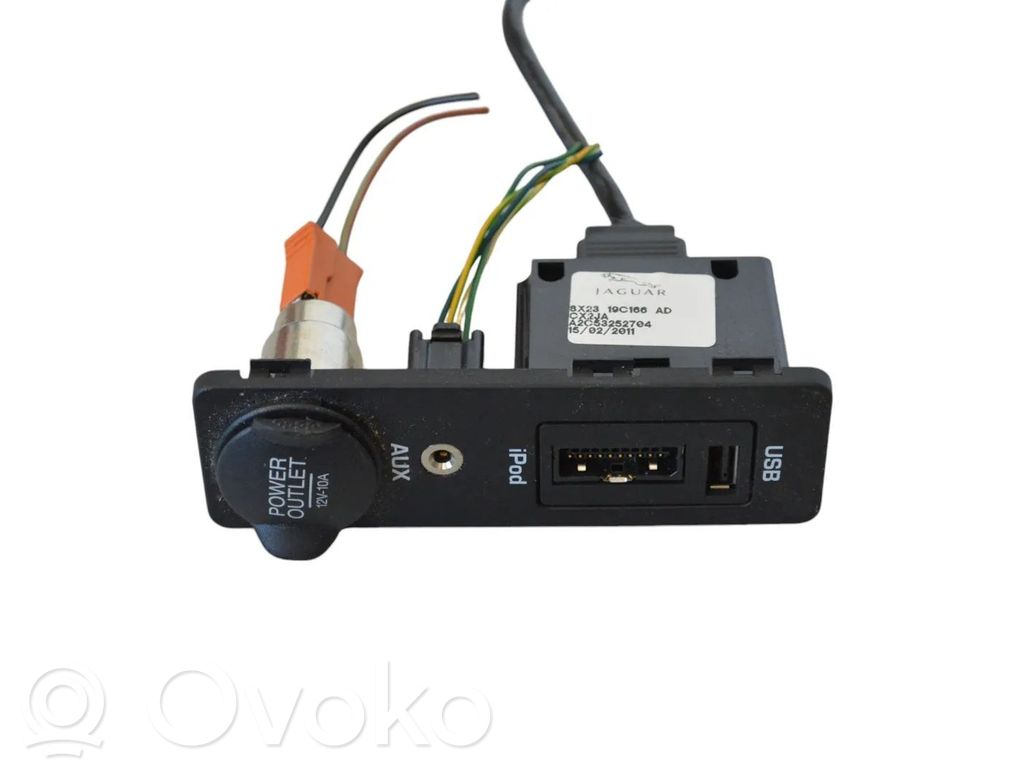 Jaguar XF X250 Enchufe conector entrada auxiliar 
