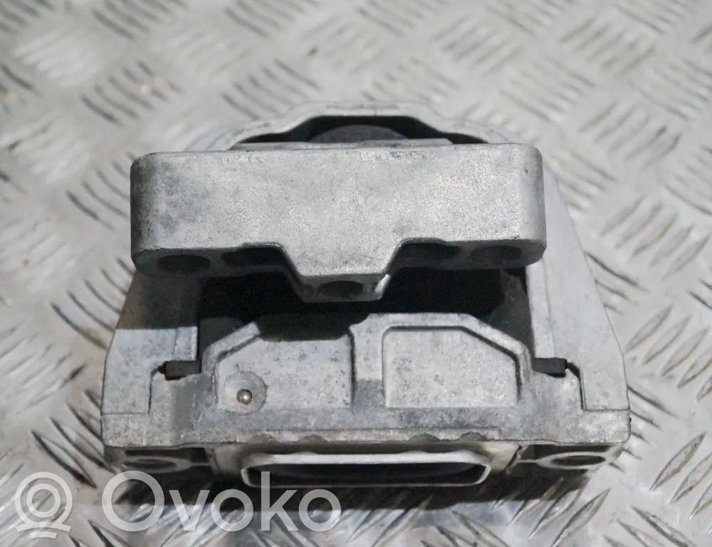 Volkswagen Golf V Engine mount bracket 