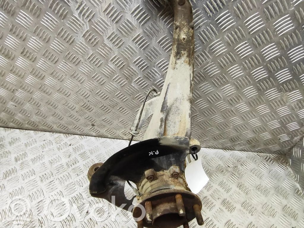 Nissan NP300 Cubo de rueda delantera