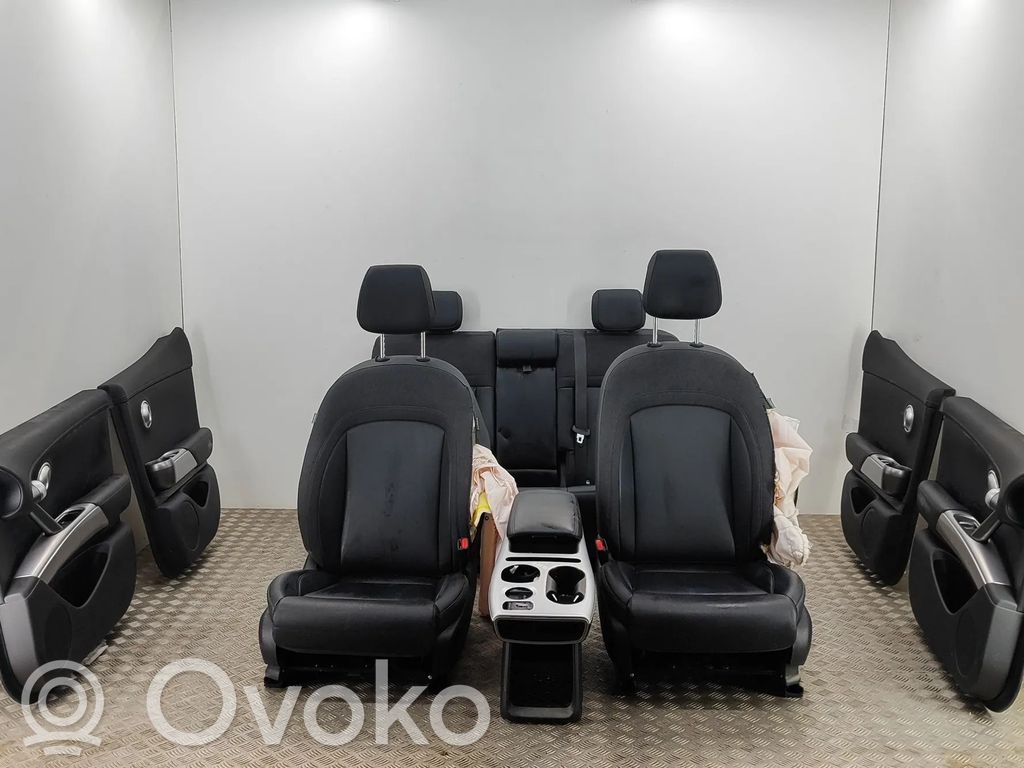 Juego interior   82341CU000,M0230CU400,82301CU600,82302CU400,83301CU400,84611CU013,B3302CU400,M0210CU600,M0240CU400