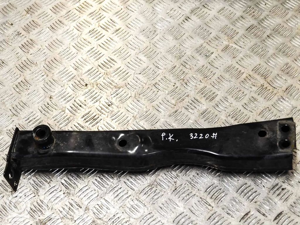 Nissan Qashqai Staffa del pannello di supporto del radiatore