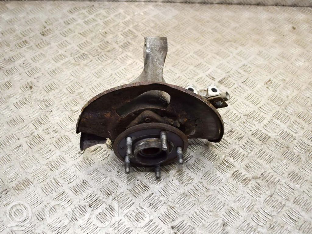 Front wheel hub