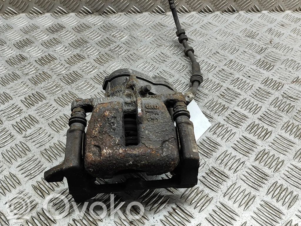 Audi A5 8T 8F Tylny zacisk hamulcowy 