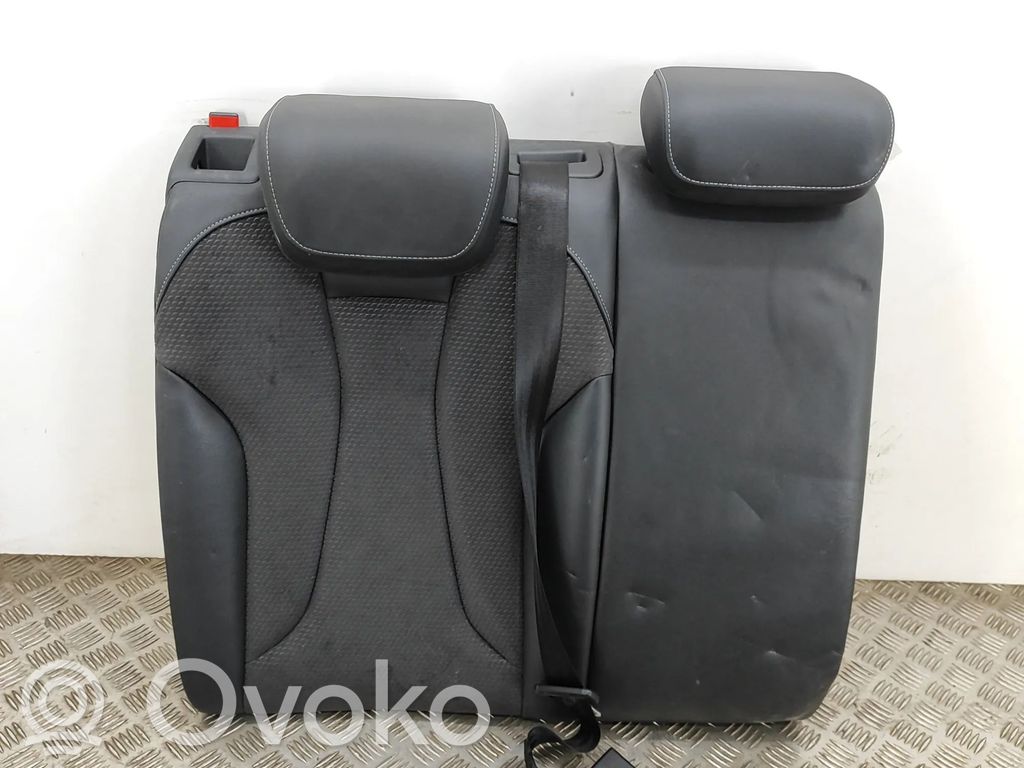 Takaistuin   8V5885776B,8V0885806BL